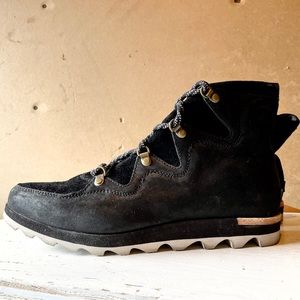 Sorel platform boots size 12 black leather